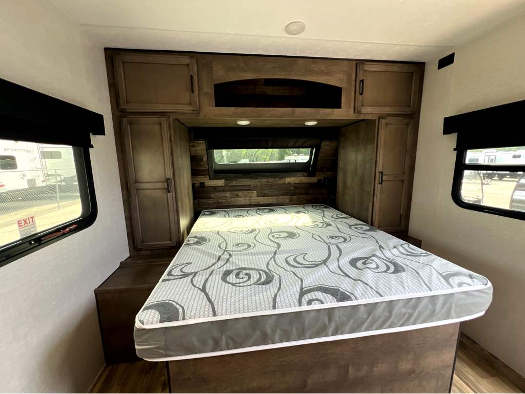 2024 VENTURE RV STRATUS SR221 VRK - Image 21