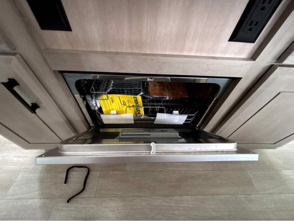2026 JAYCO PINNACLE 32RLTS - Image 15