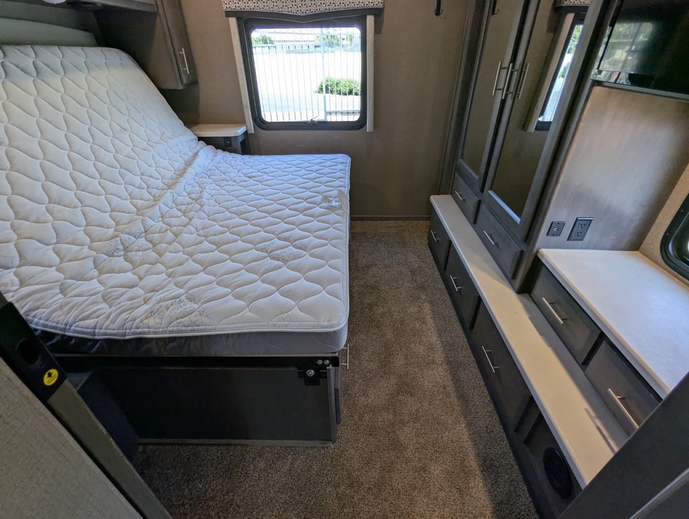 2021 Thor Motor Coach Omni SV34 - 4X4 - Image 22