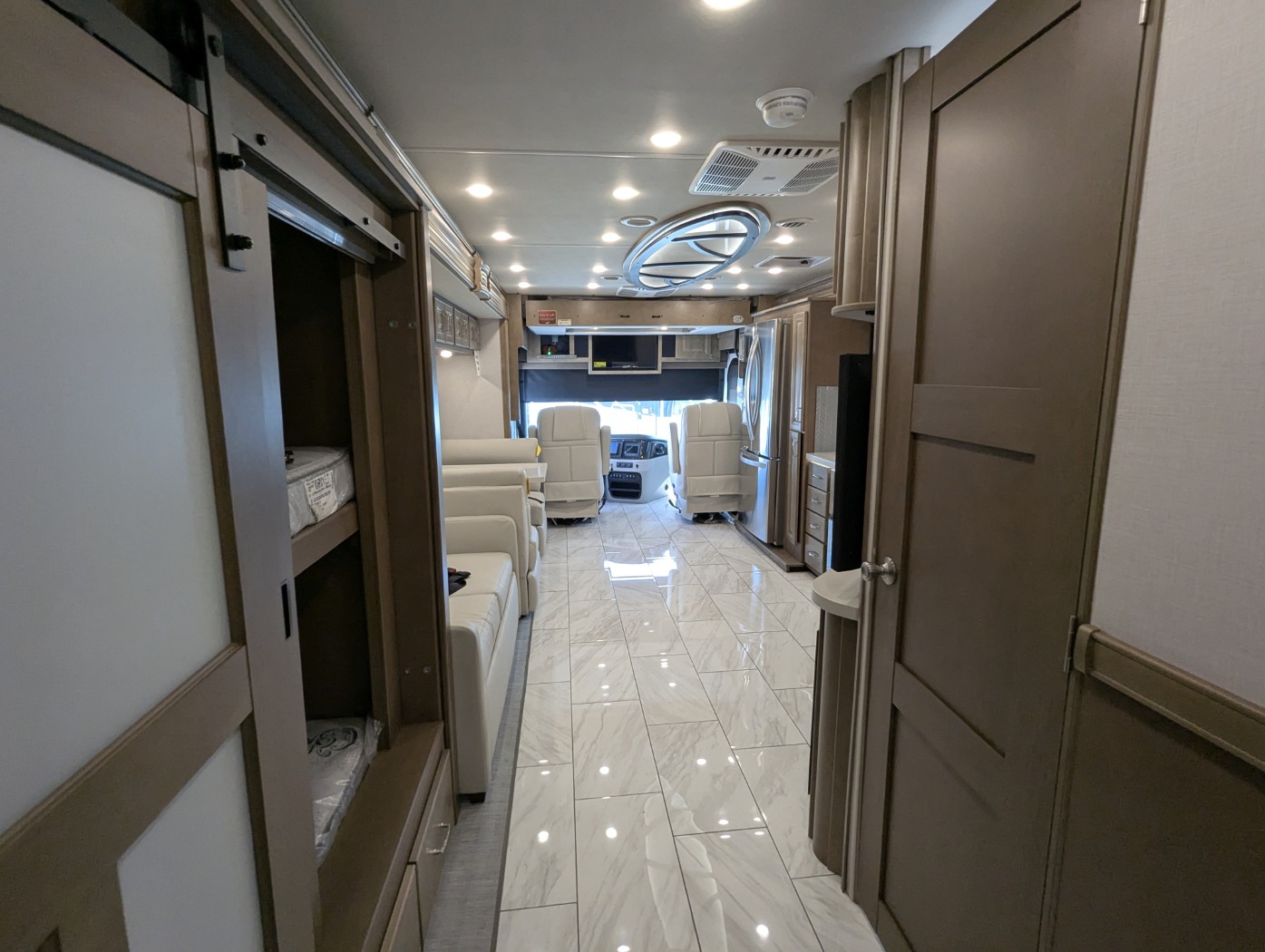 2026 Fleetwood Discovery 38N - Image 42