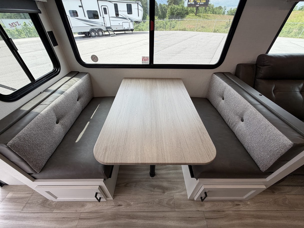 2026 VENTURE RV SPORTTREK 327VIK - Image 16