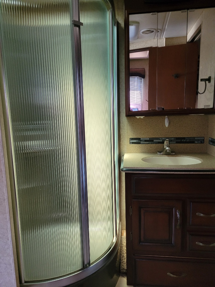 2011 Newmar Dutchstar 4020 - Image 15