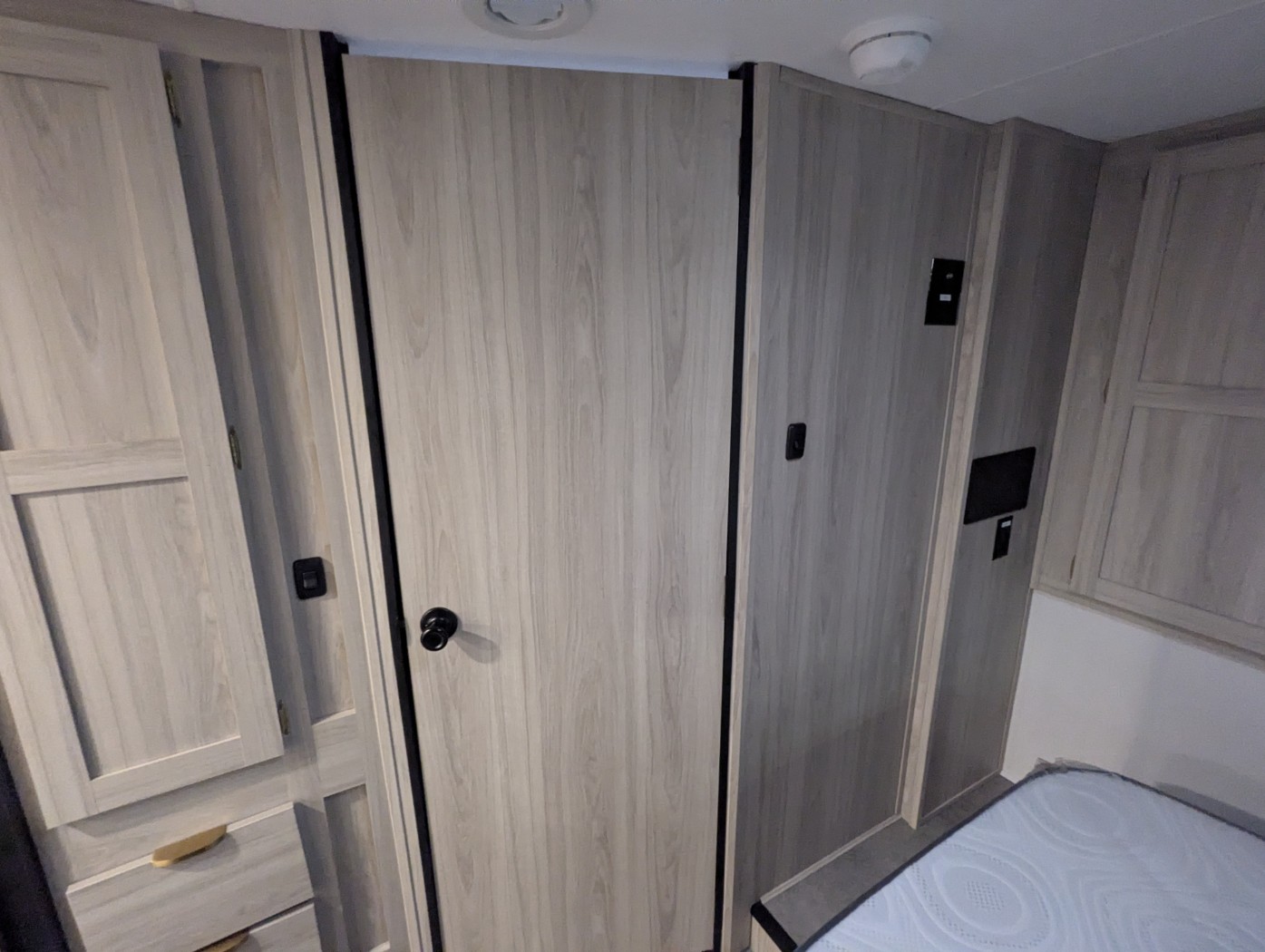 2027 Coachmen Cross Trail 26XG - Image 31