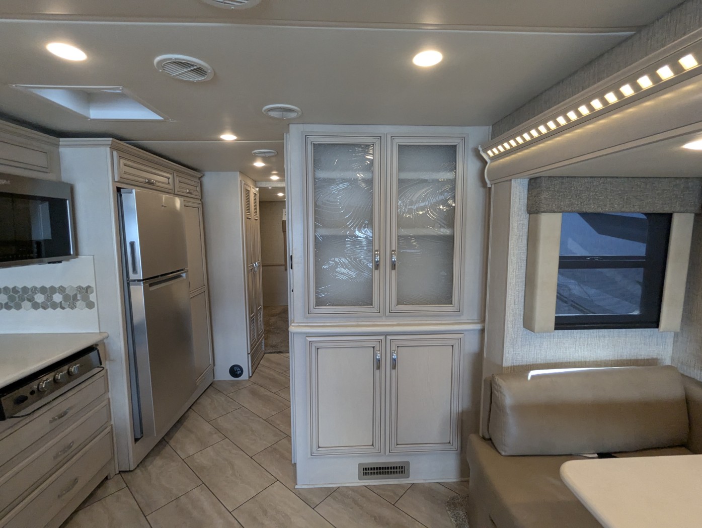2021 Newmar Bay Star 3626 - Image 27