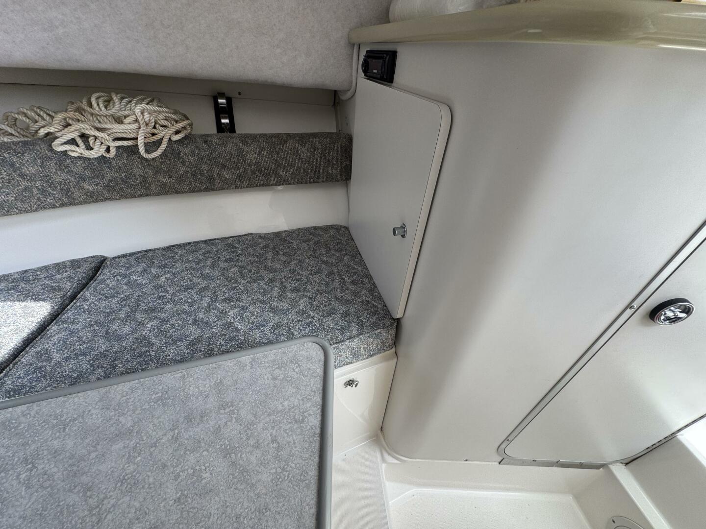 1999 Robalo 2640 - Image 25