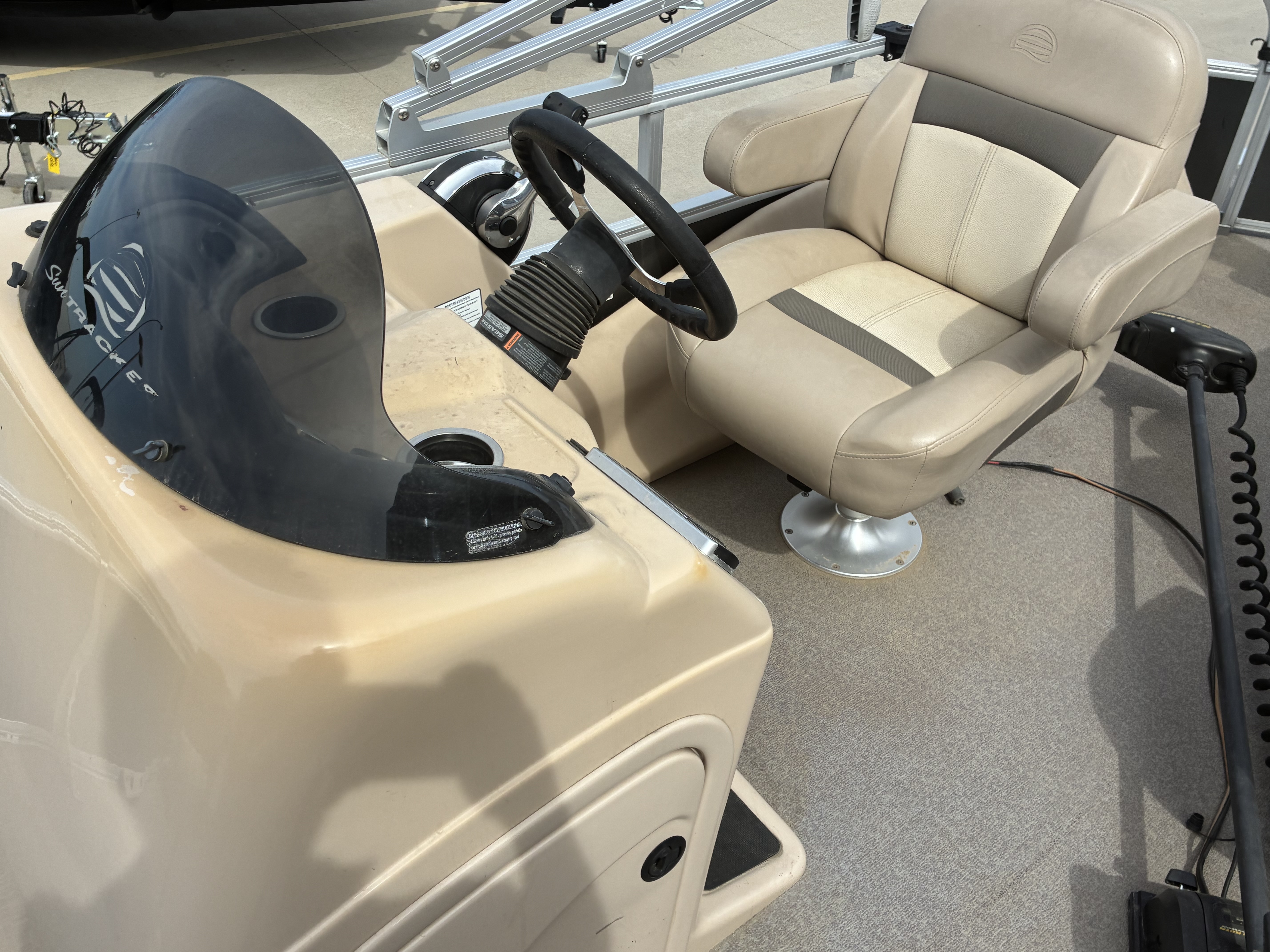 2016 Sun Tracker FISHIN BARGE 22 XPS - Image 18