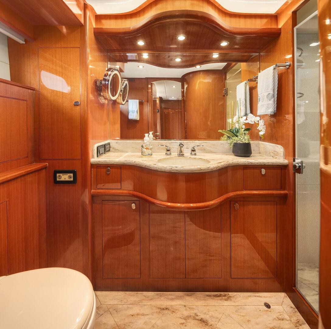 2014 Hampton 720 Skylounge LRC - Image 51