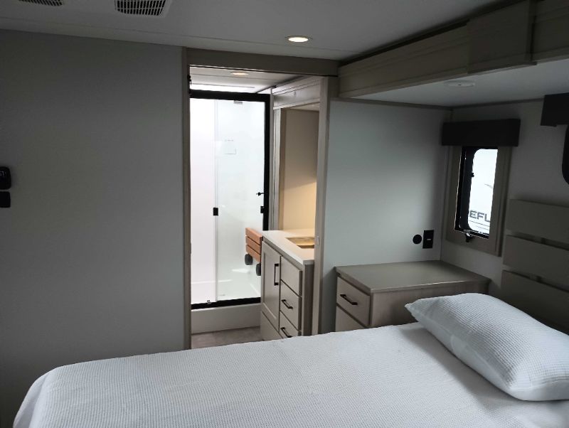 2025 Grand Design Solitude 388MBS - Image 21