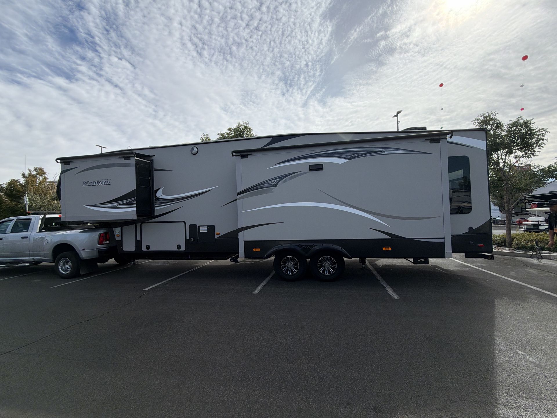 2015 Keystone Montana High Country 353RL - Image 4