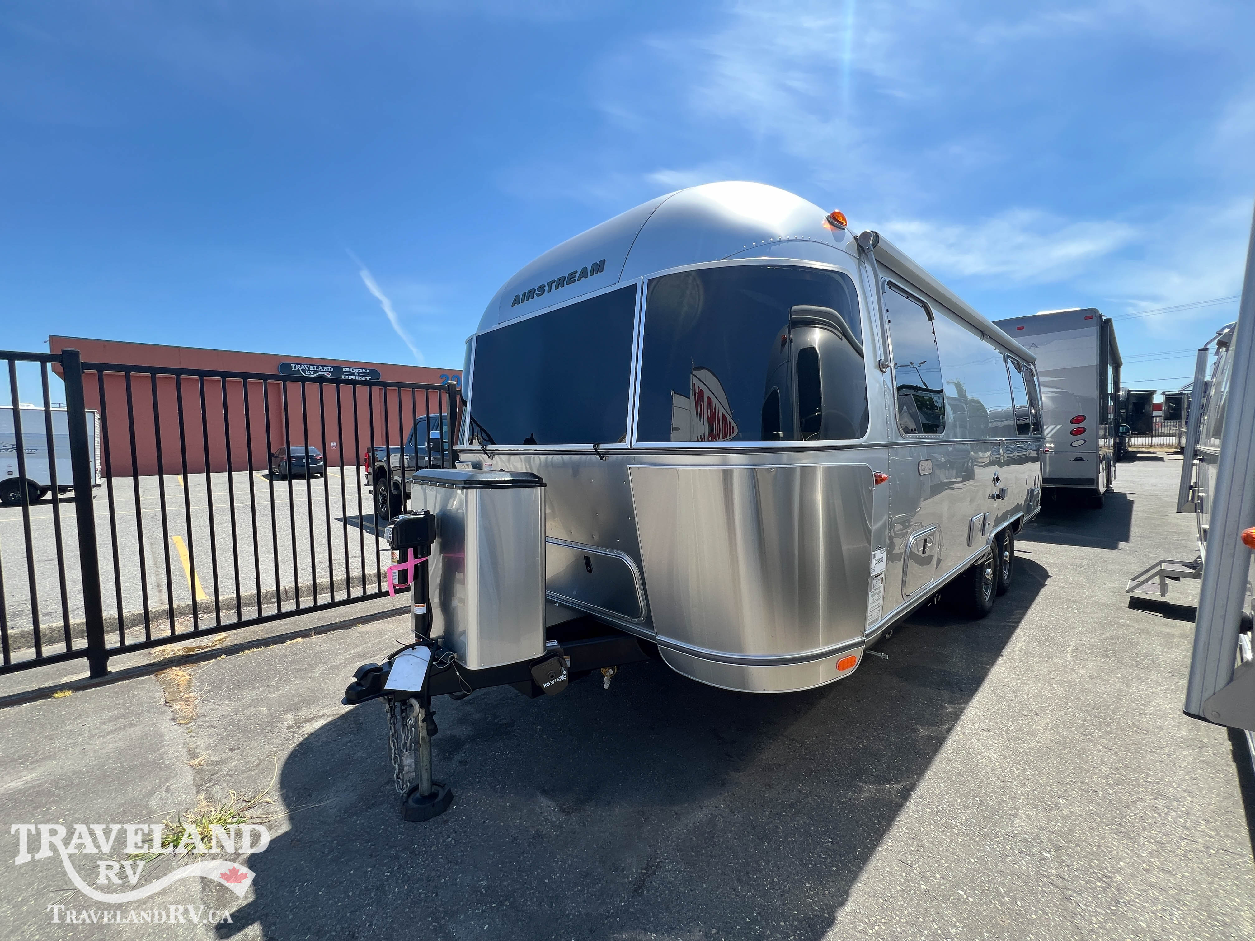 2025 Airstream Tradewind 25FBT - Image 4