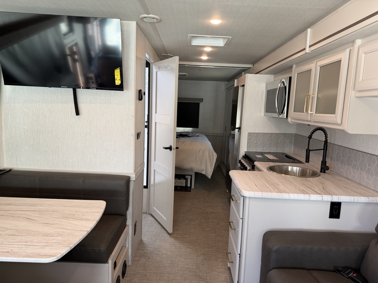 2026 Holiday Rambler Admiral 29M - Image 12
