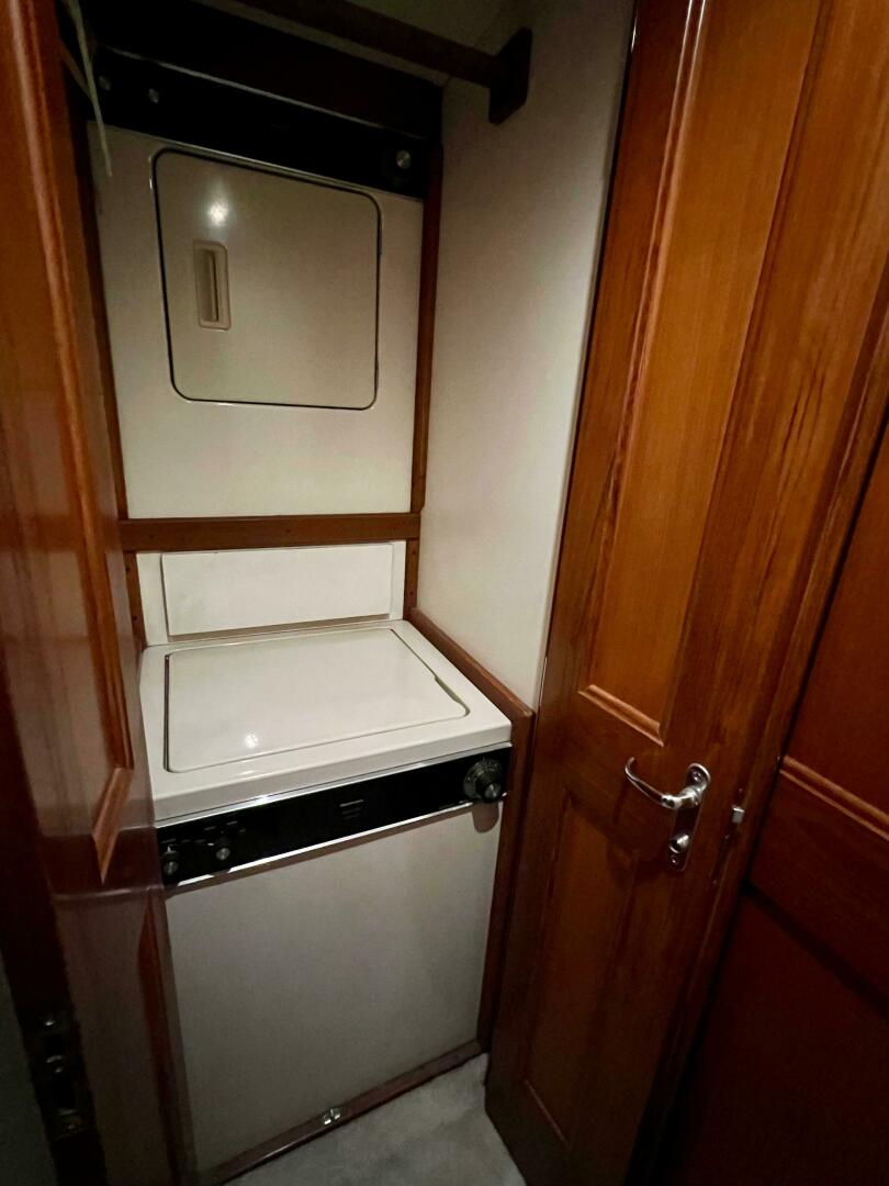 1997 Viking 43 Convertible - Image 41