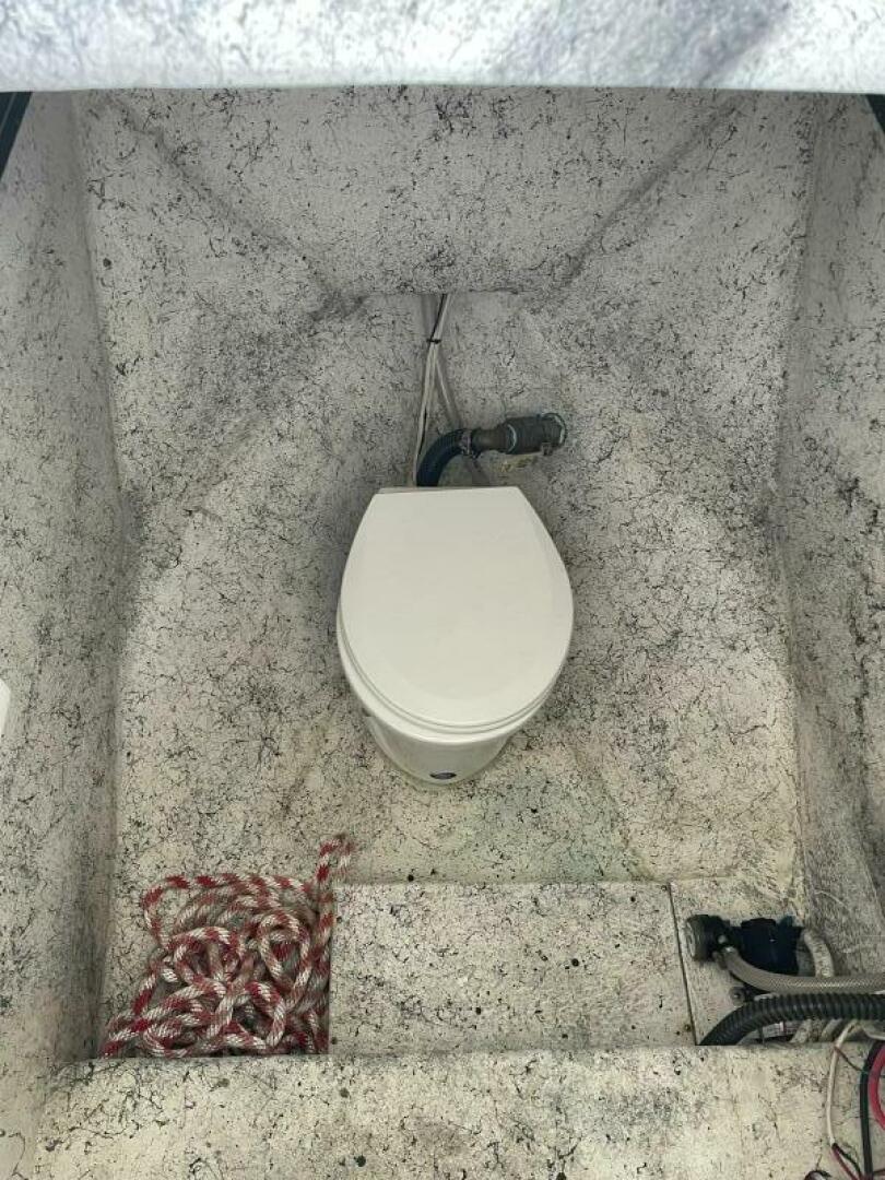 1997 Custom 31 Center Console - Image 16