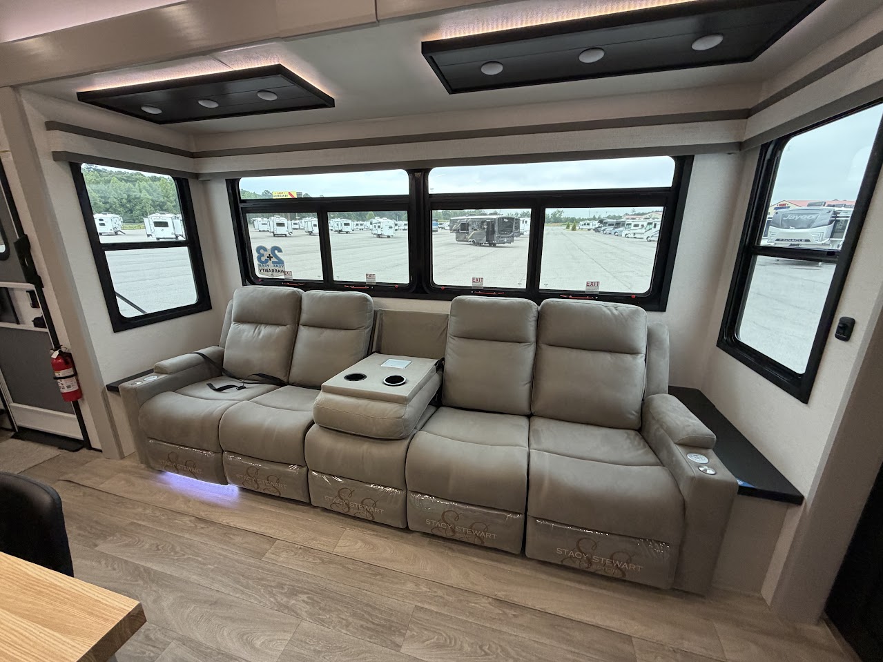 2027 JAYCO NORTH POINT 375TBDB - Image 18