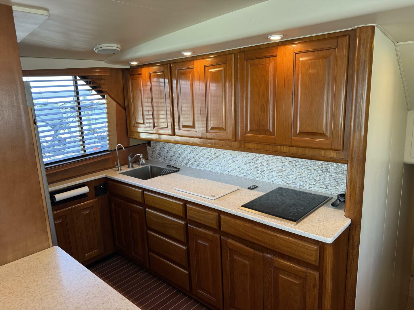 1995 Viking 58 Convertible - Image 22