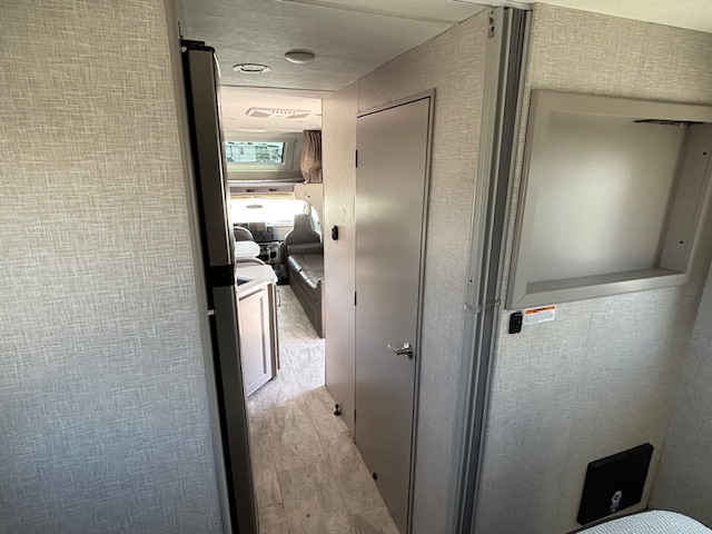 2025 Thor Motor Coach Quantum LC28 - Image 26