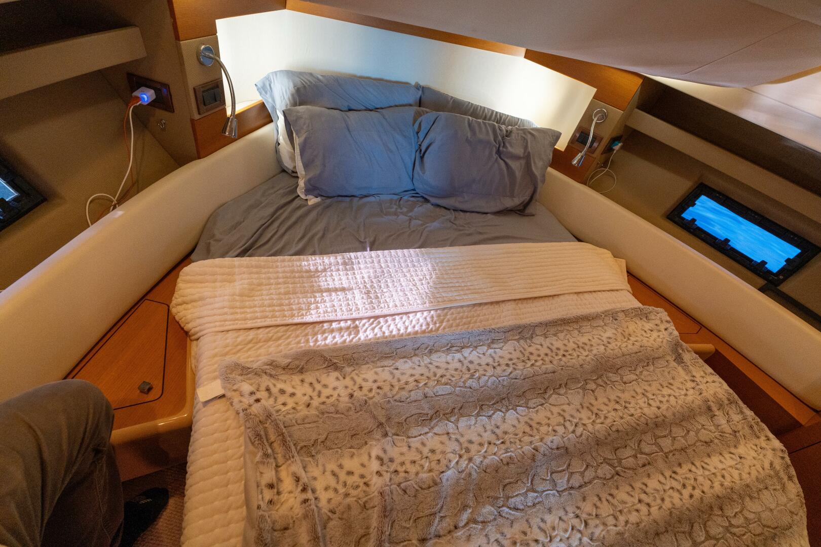 2013 Azimut 40 Flybridge - Image 43