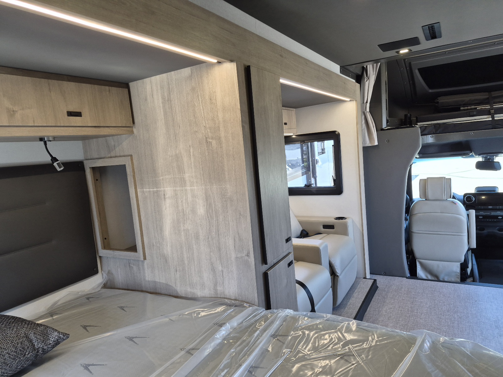 2027 Grand Design Lineage Series M 25FW - Image 17