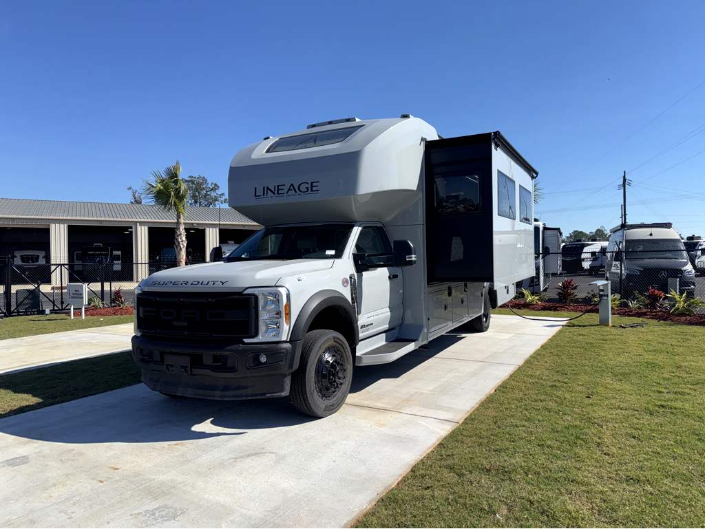 2026 GRAND DESIGN LINEAGE SERIES F 31ZW - Image 2
