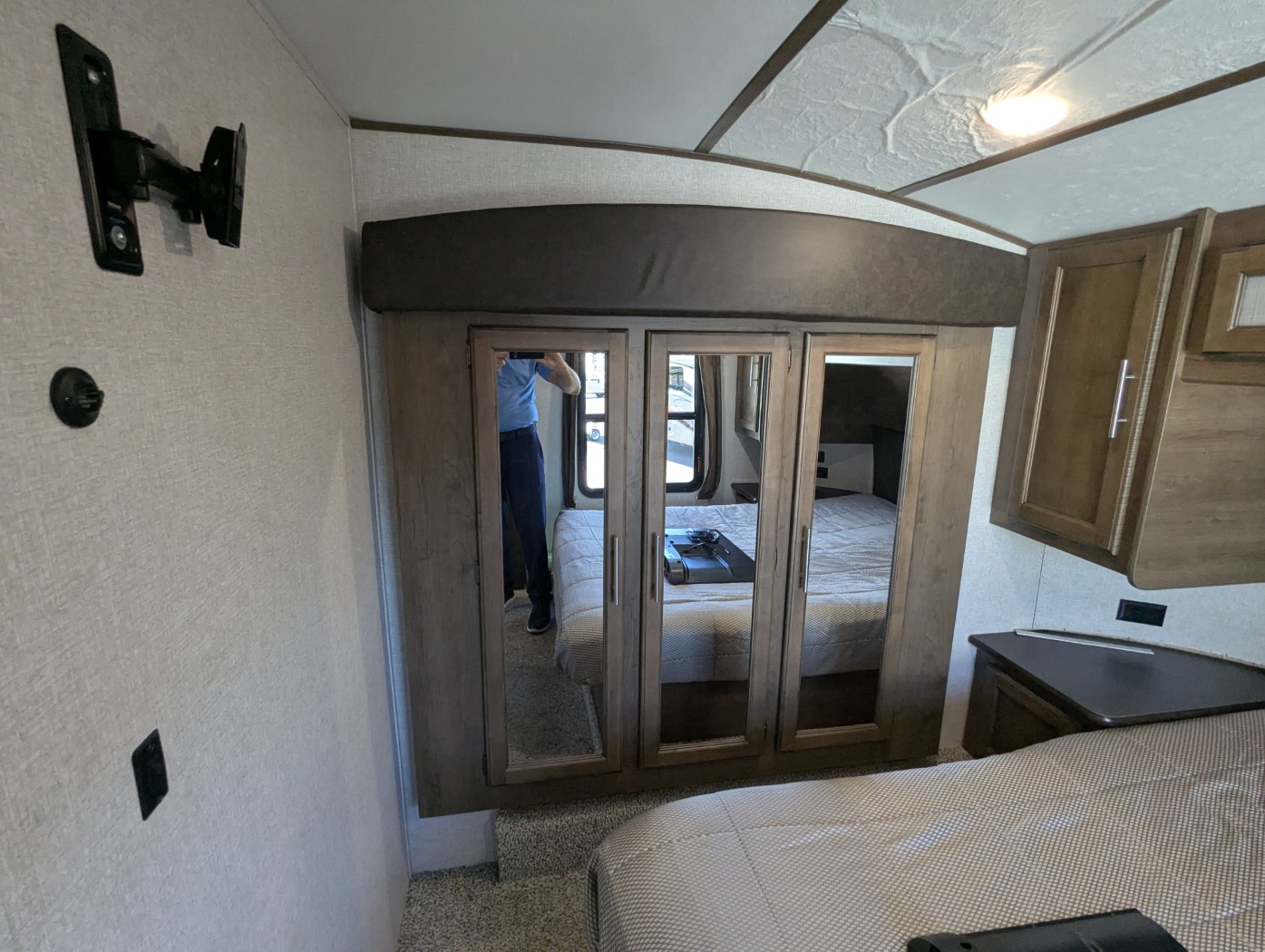 2019 Keystone Cougar Half-Ton West 29RDBWE - Image 18