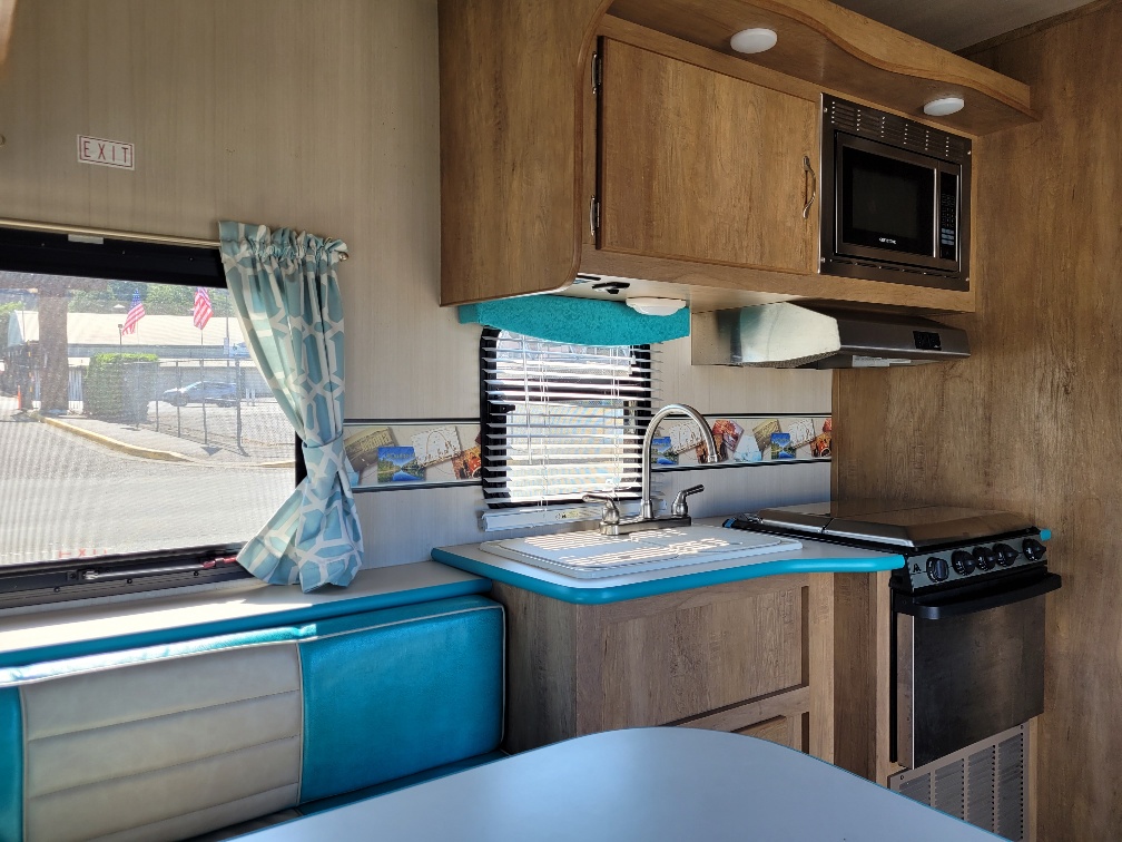 2017 Gulf Stream Vintage Cruiser 19ERD - Image 6