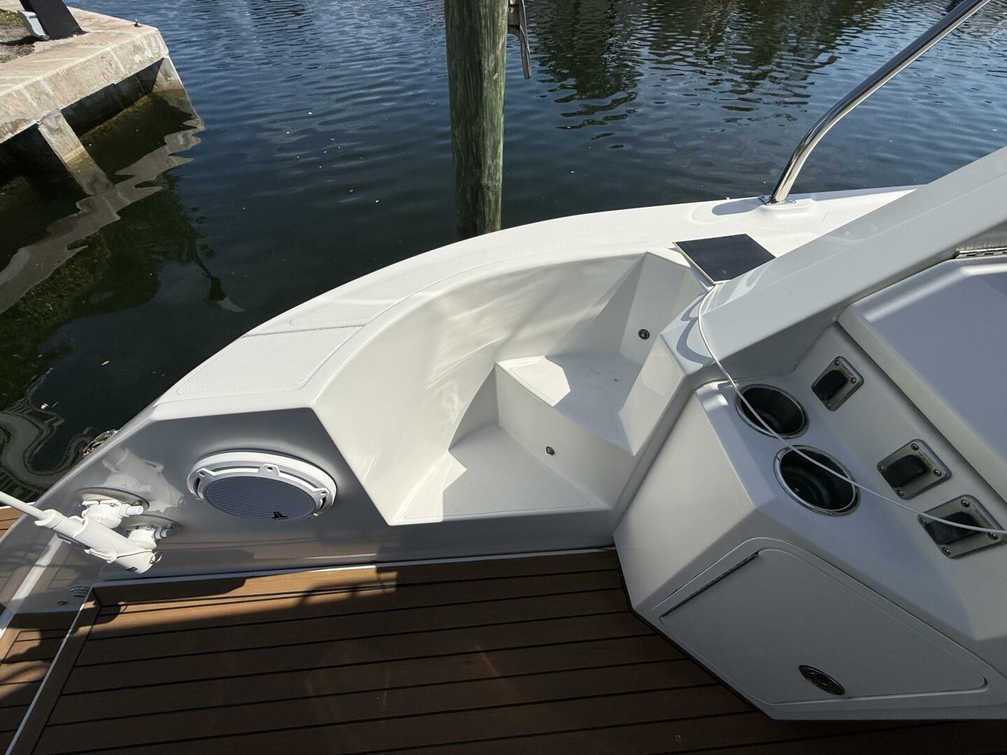 2014 Cruisers Yachts 45 Cantius - Image 38