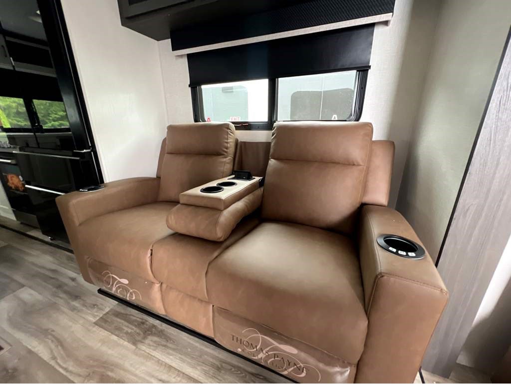 2026 VENTURE RV SPORTTREK 353VRK - Image 9