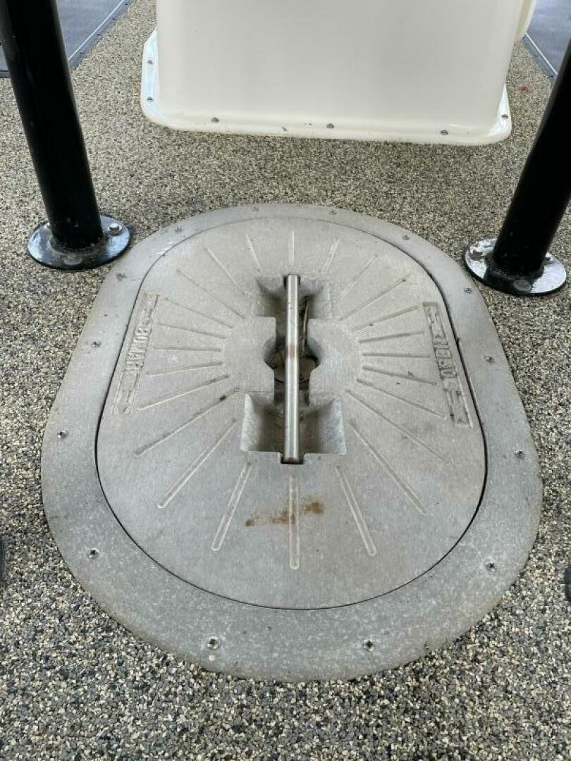 1997 Custom 31 Center Console - Image 23