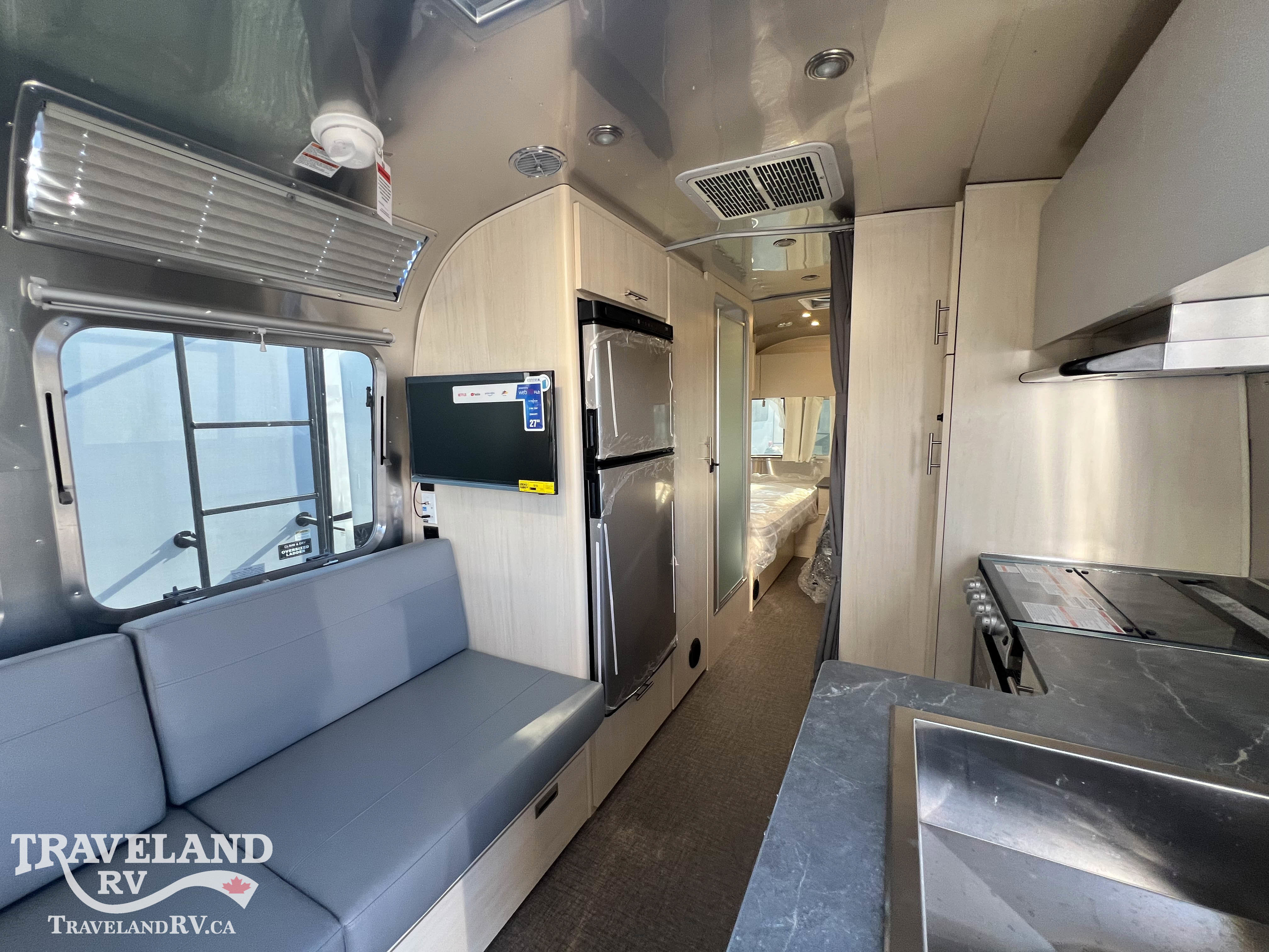 2026 Airstream Flying Cloud 25FB - Image 6