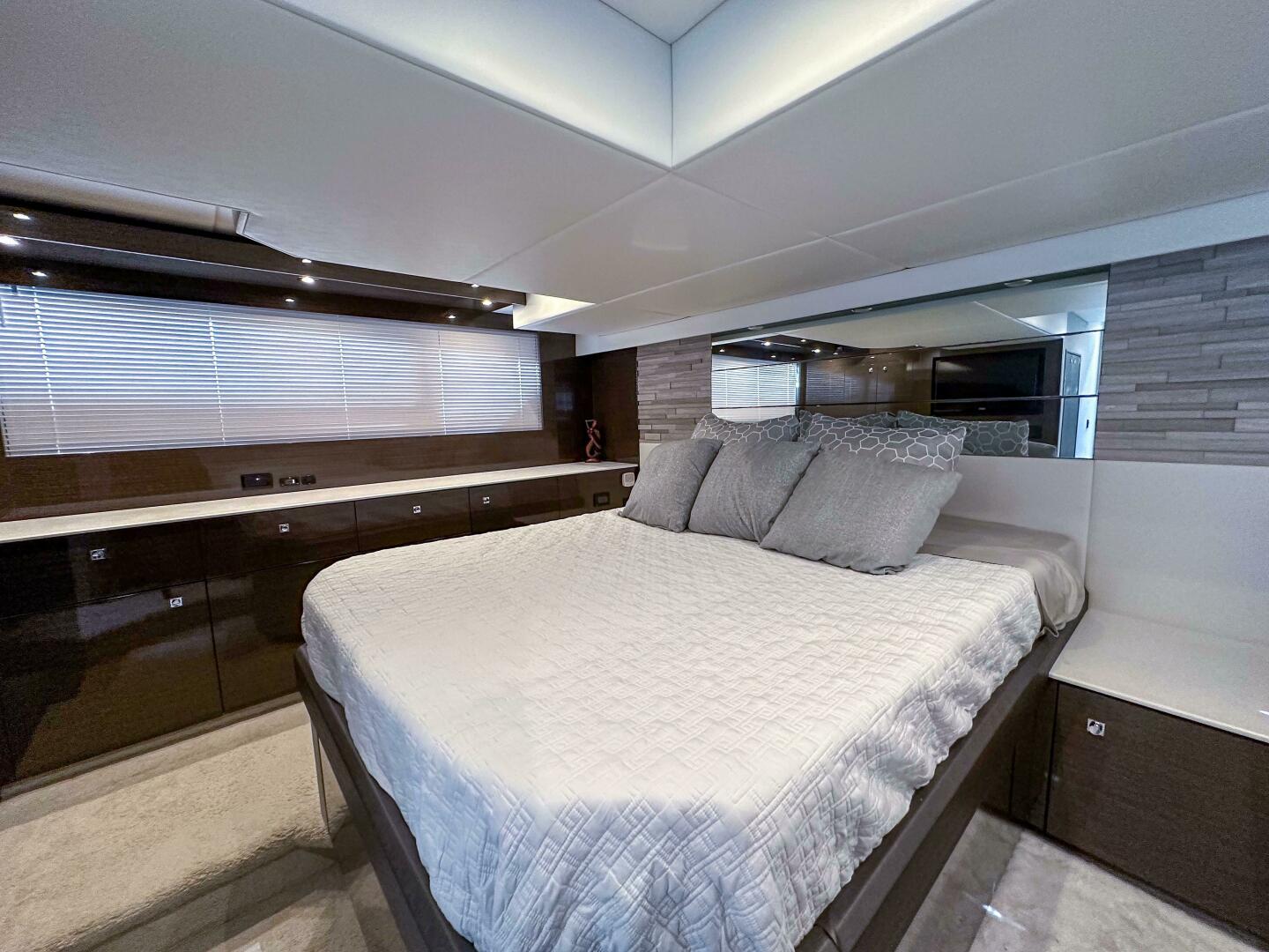 2019 Cruisers Yachts 50 Cantius - Image 28