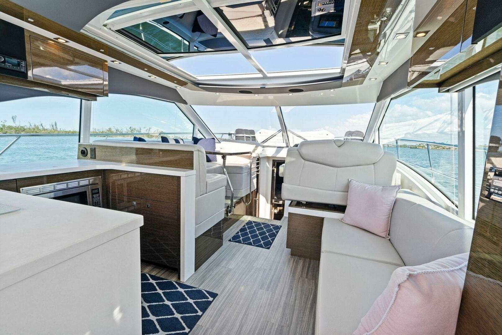 2019 Cruisers Yachts 45 Cantius - Image 2