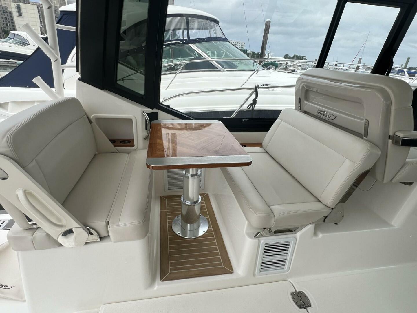 2021 Boston Whaler 405 Conquest - Image 25