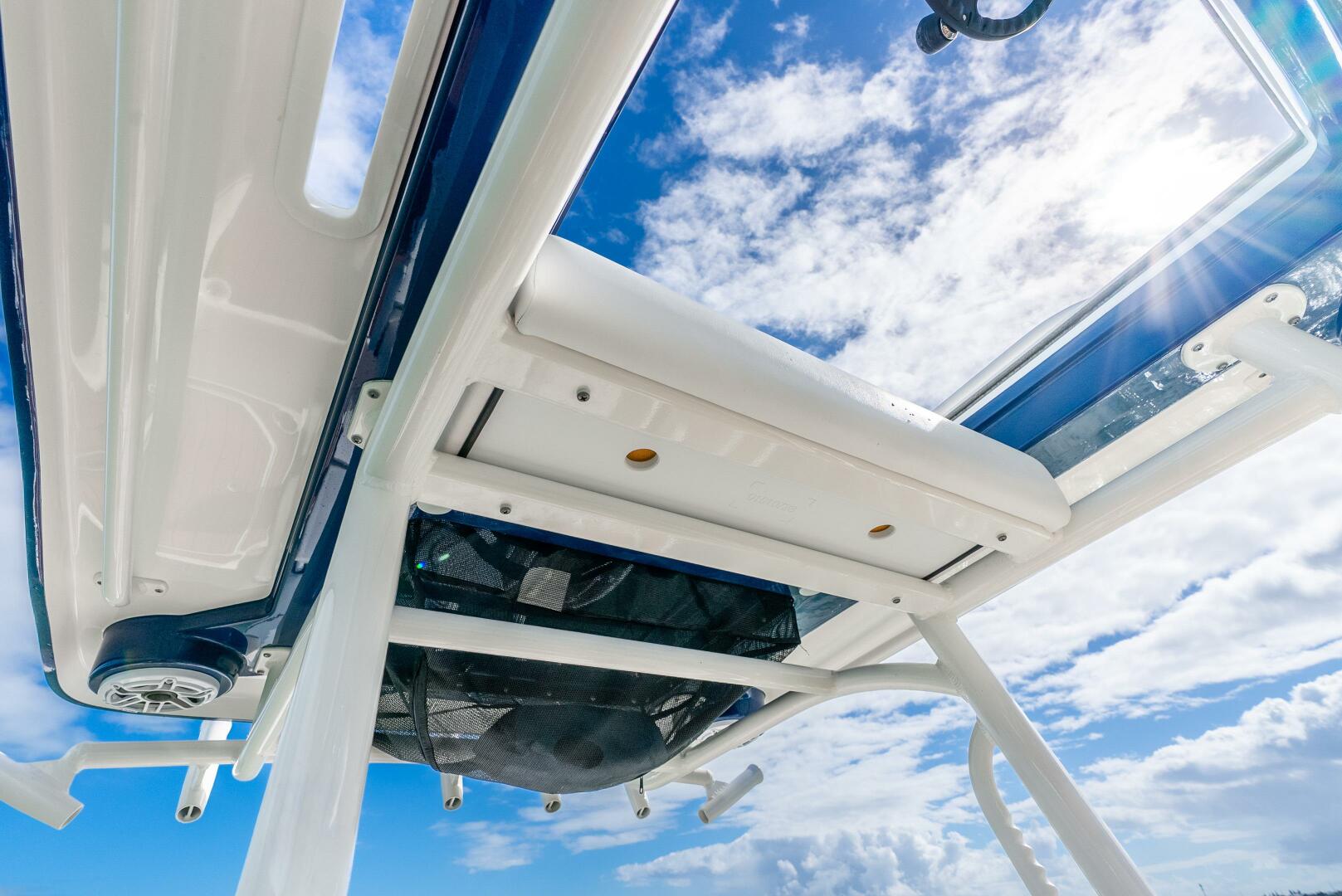2024 Caymas Hybrid Boat 281 HB - Image 25