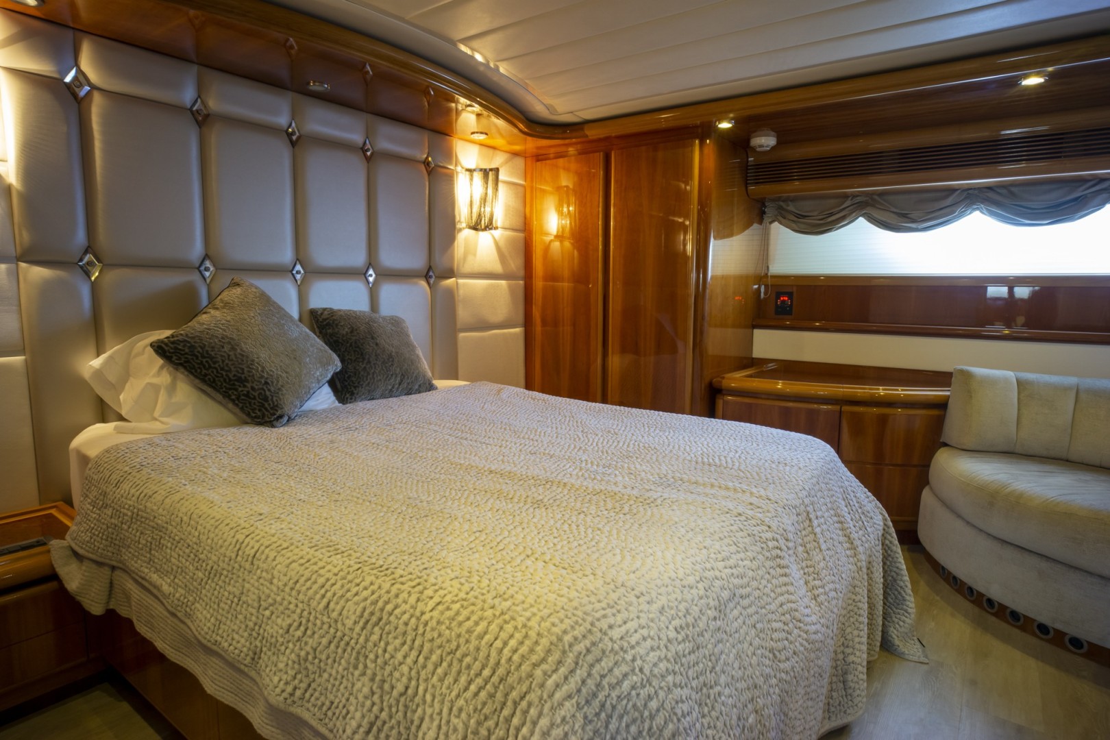 2000 Ferretti Yachts Custom Line 94 - Image 30