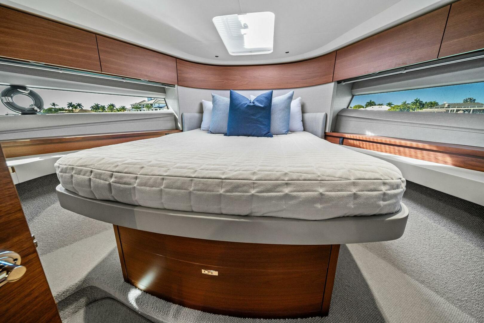 2023 Princess F50 - Image 38