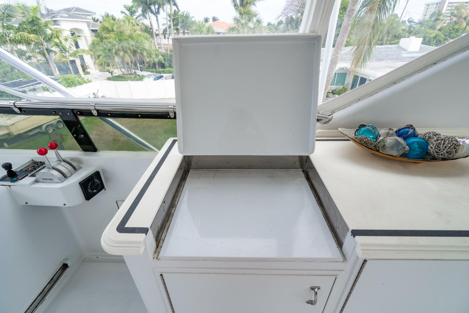 2001 Hatteras 100 Motor Yacht - Image 72
