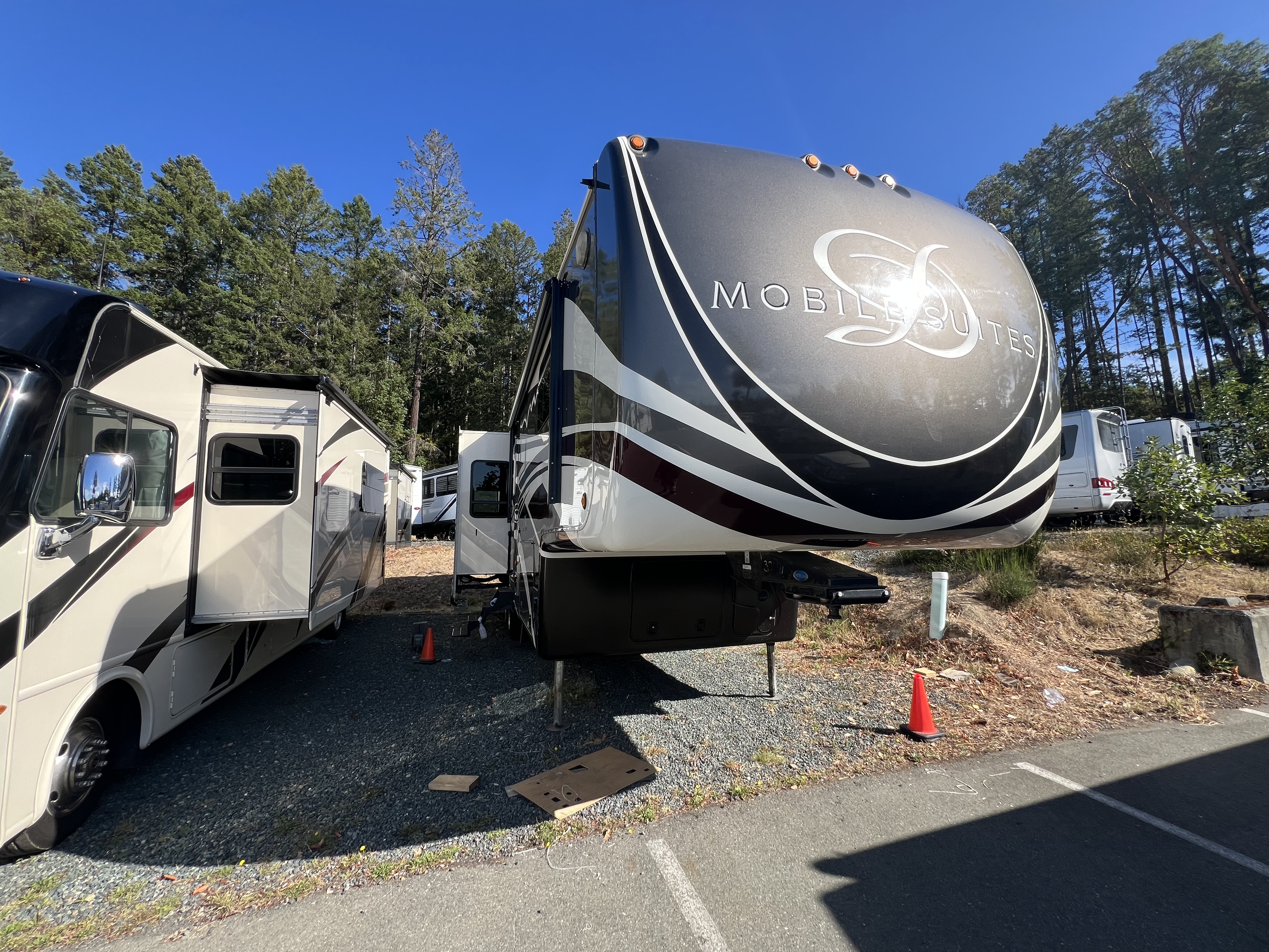 2017 DRV Mobile Suites 36RSSB3