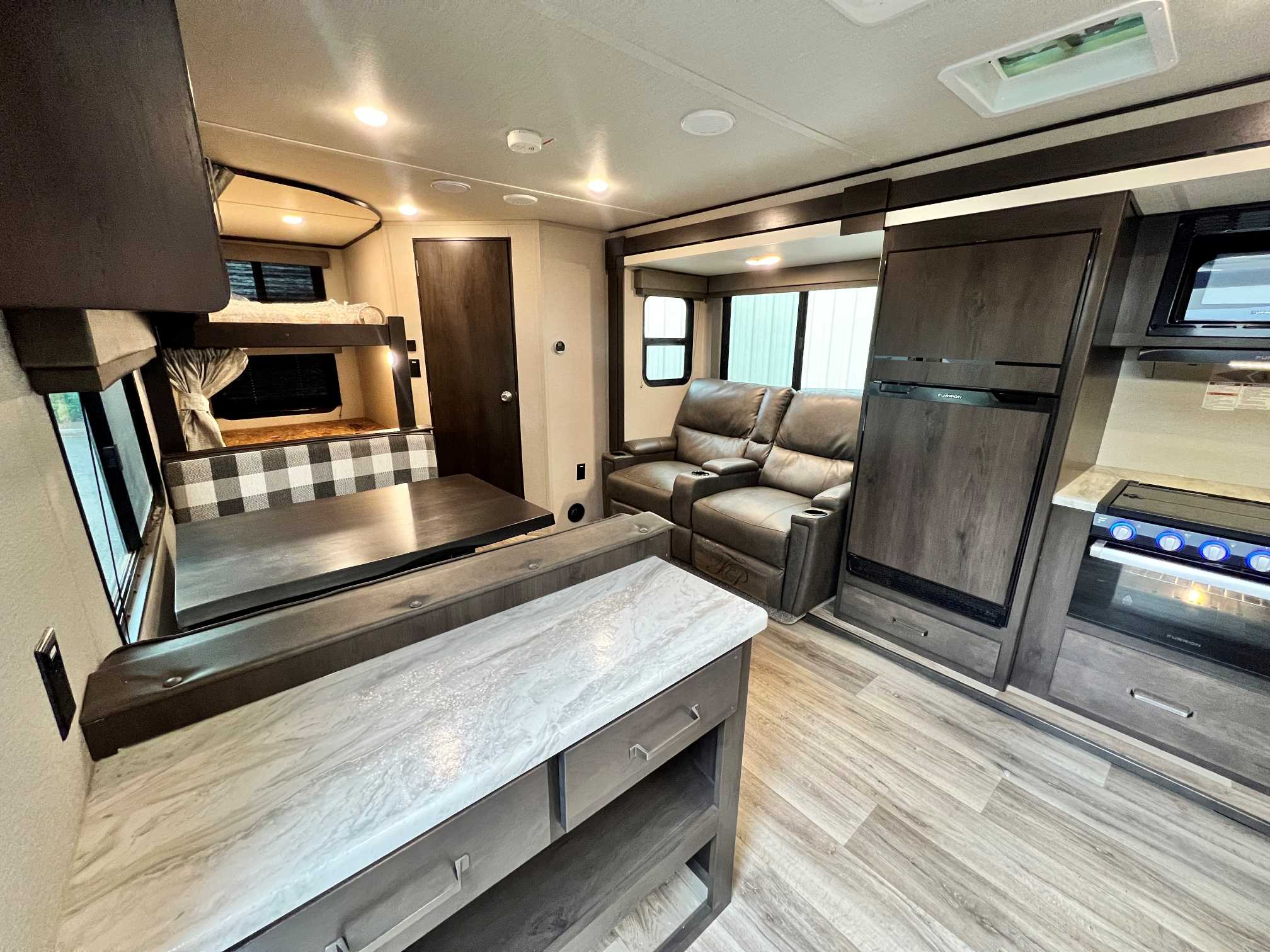 2022 Grand Design Transcend XPLOR 261BH - Image 5