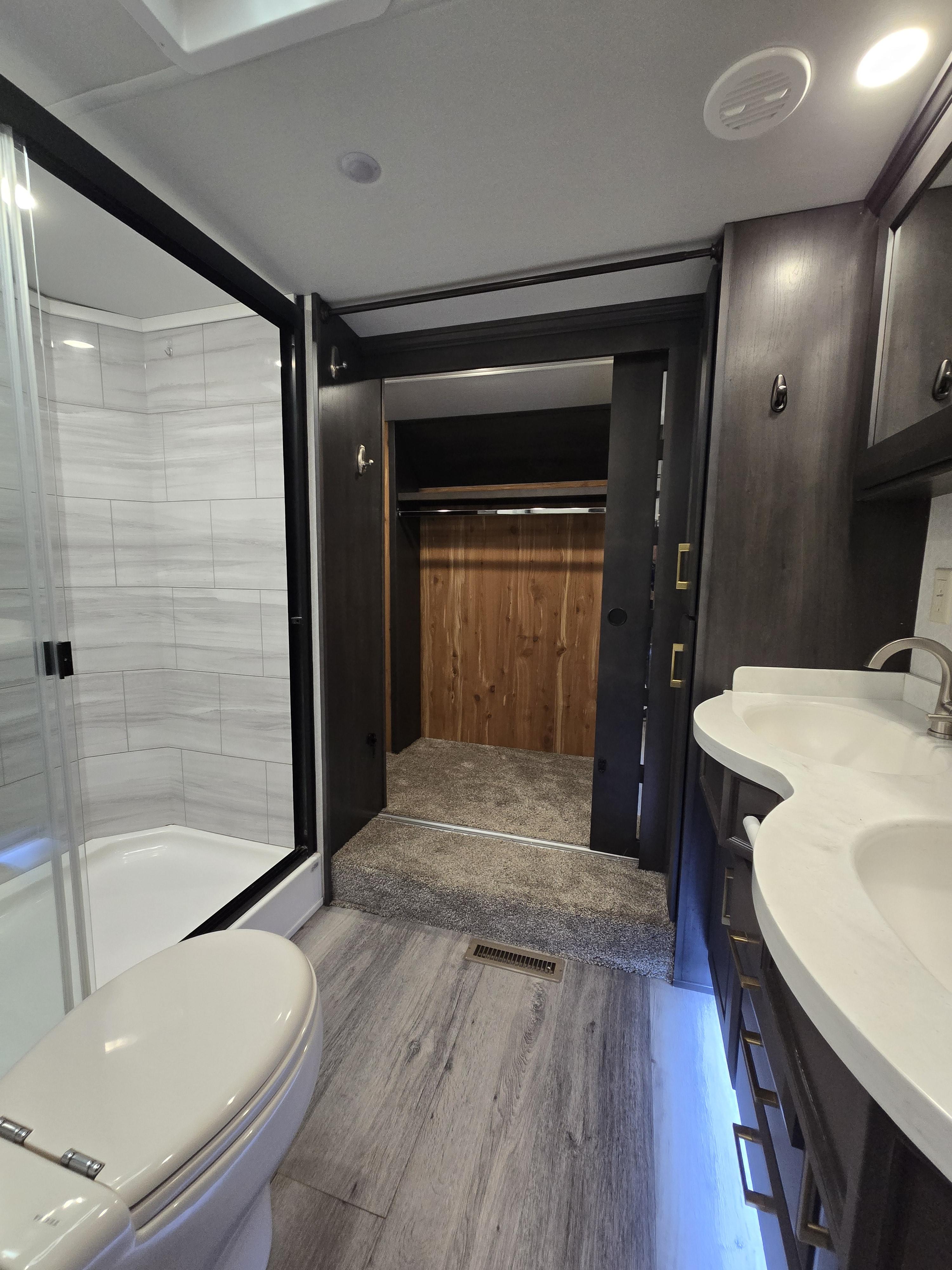 2021 DRV Mobile Suites 41RKDB - Image 26