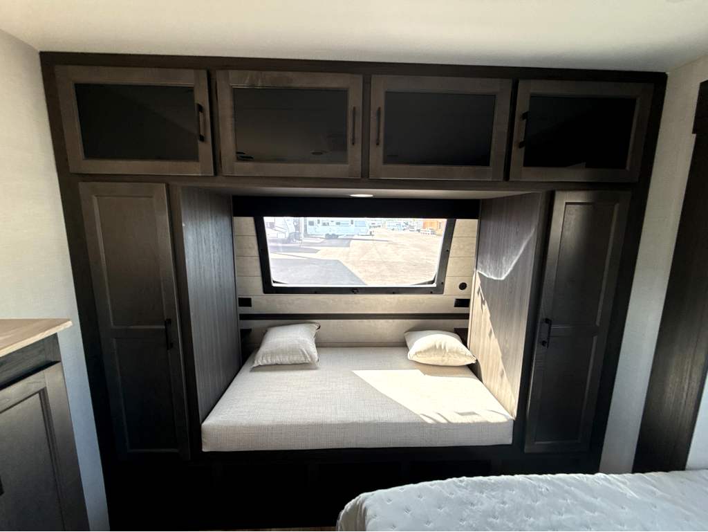 2027 VENTURE RV SPORTTREK 292VRB - Image 23