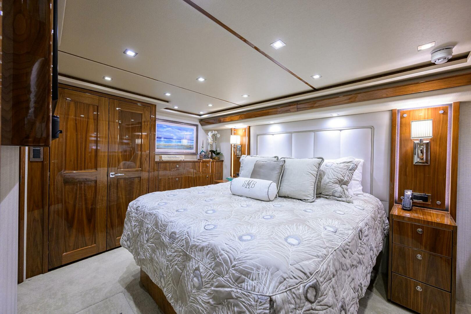 2021 Viking 72 Convertible - Image 14