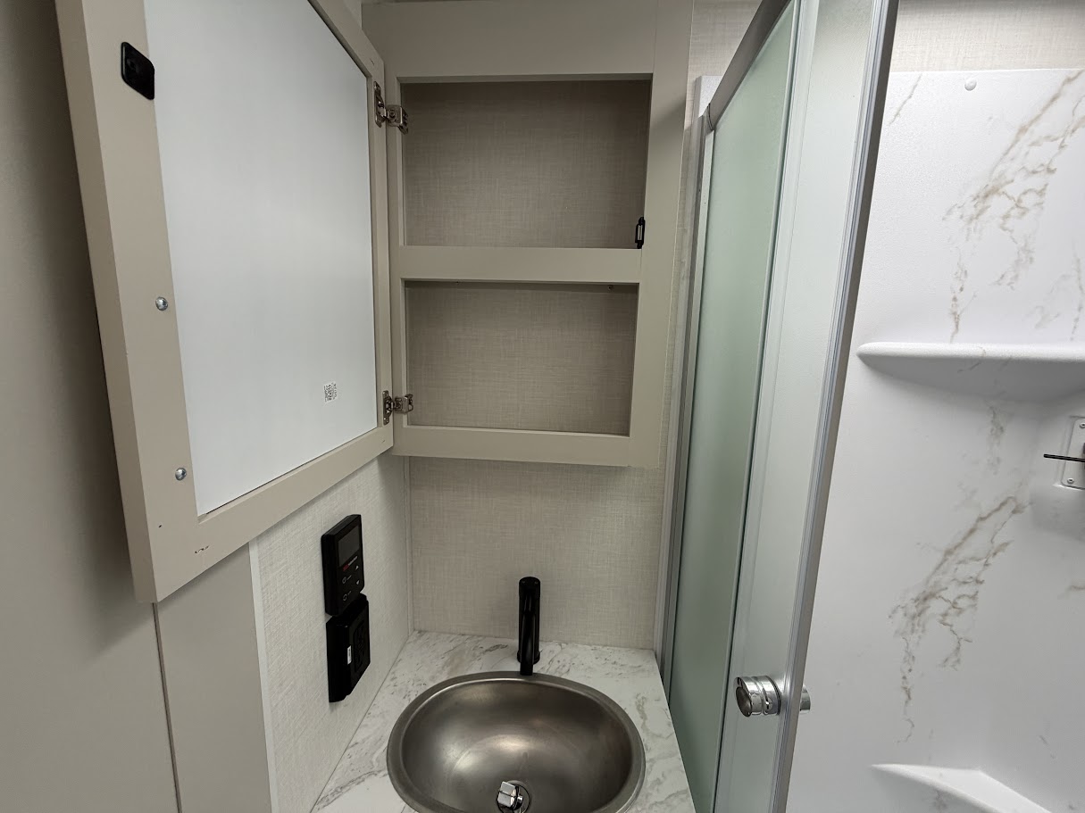 2027 VENTURE RV SPORTTREK 333VIK - Image 37