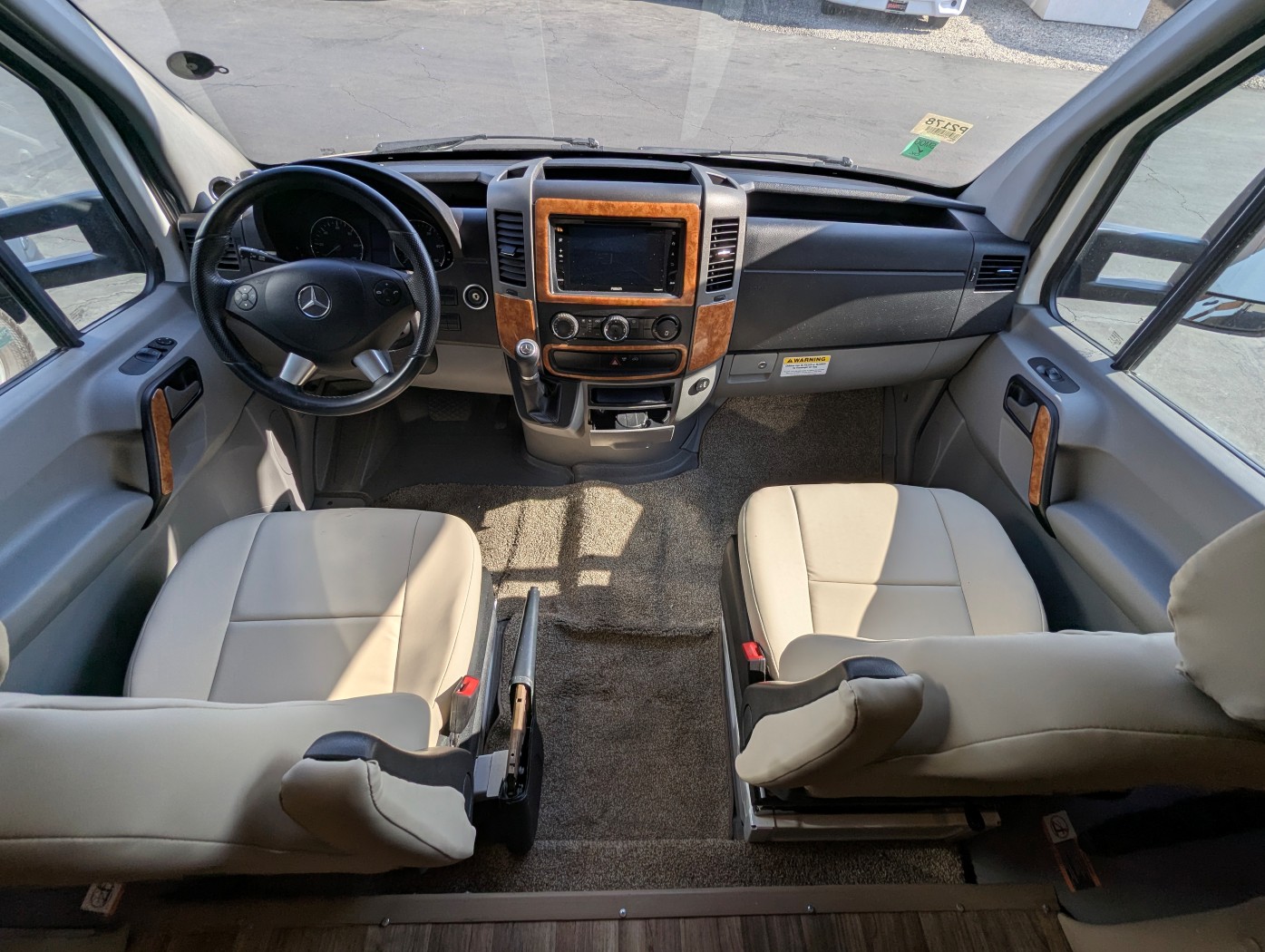2018 Thor Motor Coach Synergy SD24 - Image 8