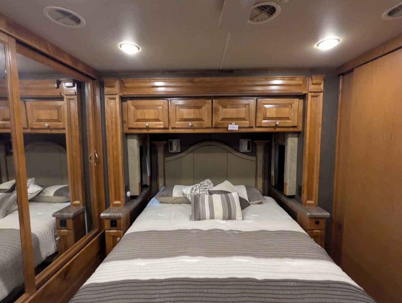 2016 Tiffin Allegro Red 38 QBA - Image 32