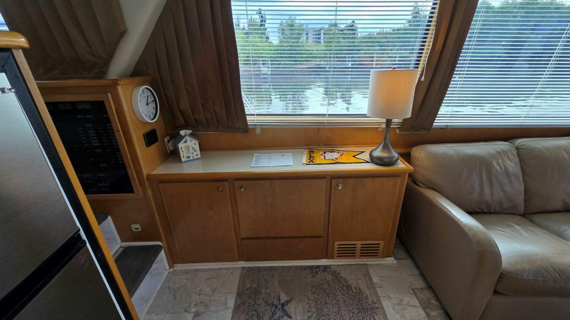 1998 Navigator 5300 - Image 33