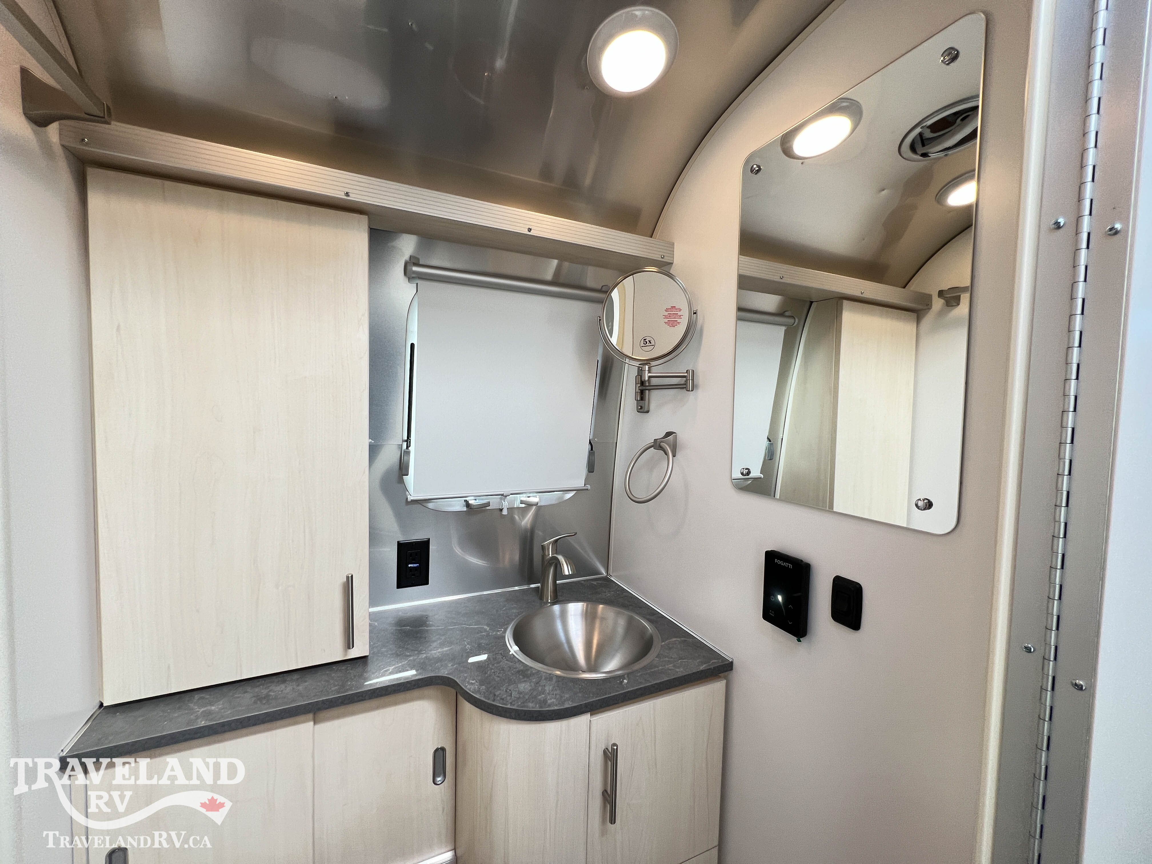 2026 Airstream Flying Cloud 27FB - Image 36