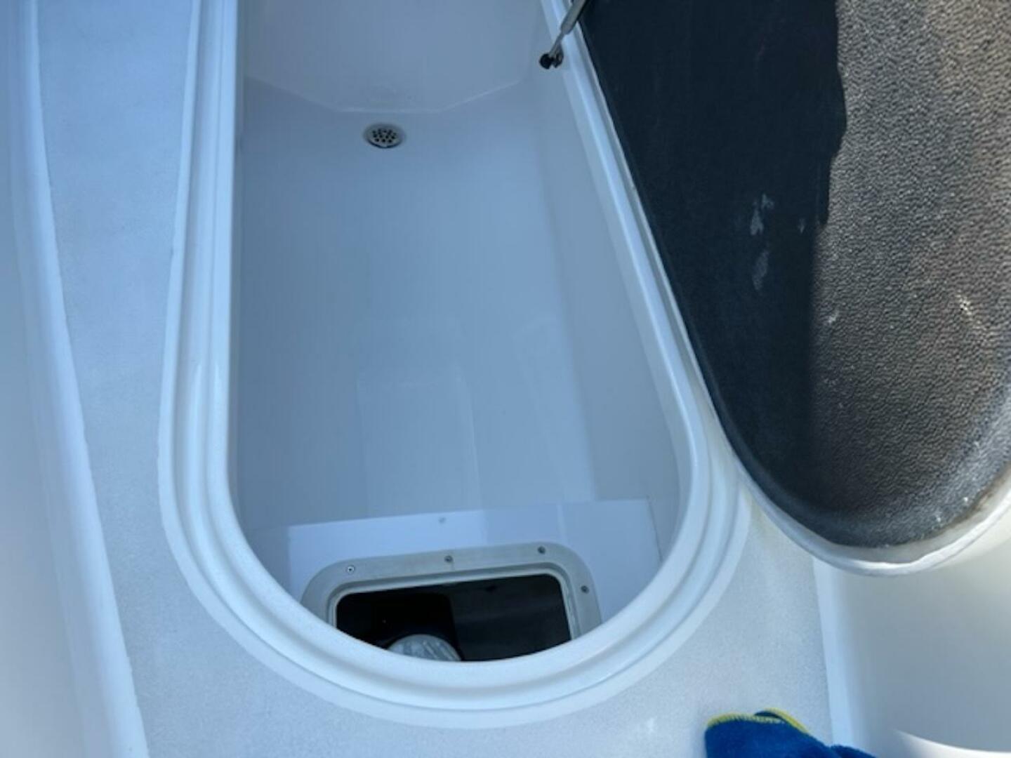 2008 Spectre 34 Center Console - Image 40