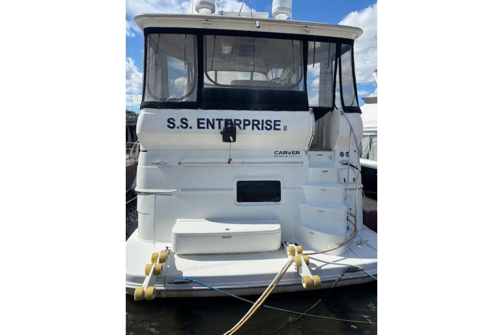 2004 Carver 466 Motor Yacht - Image 2