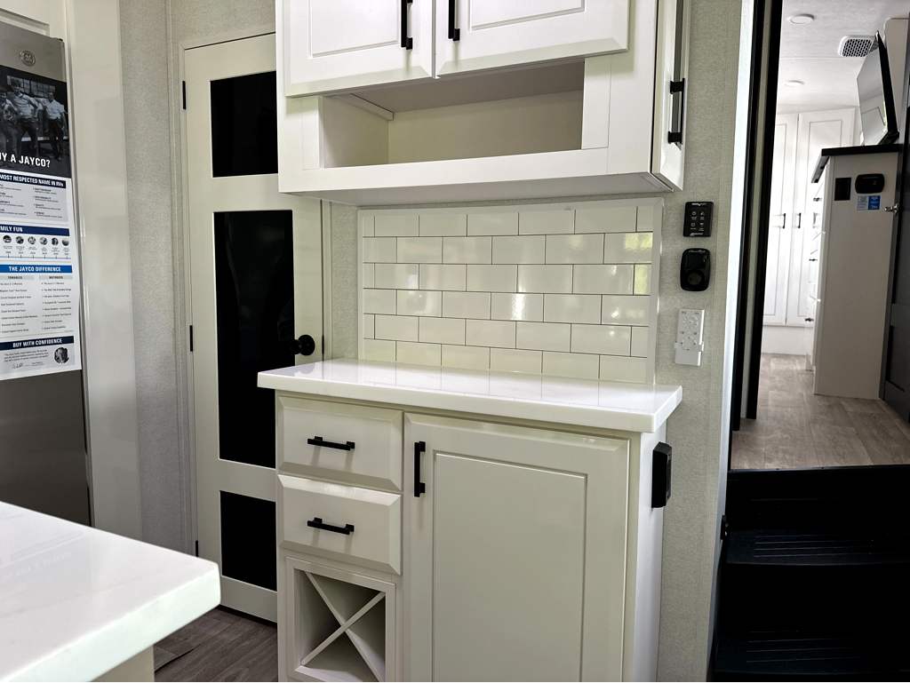 2027 JAYCO PINNACLE 32RLTS - Image 16