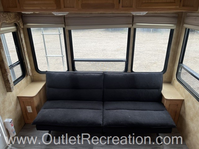 2005 KEYSTONE RV LAREDO 25RL - Image 6